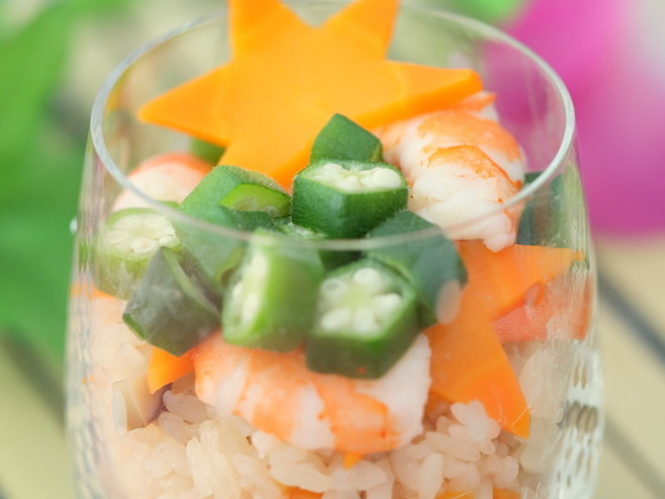 簡単にかわいく作れるカップ寿司