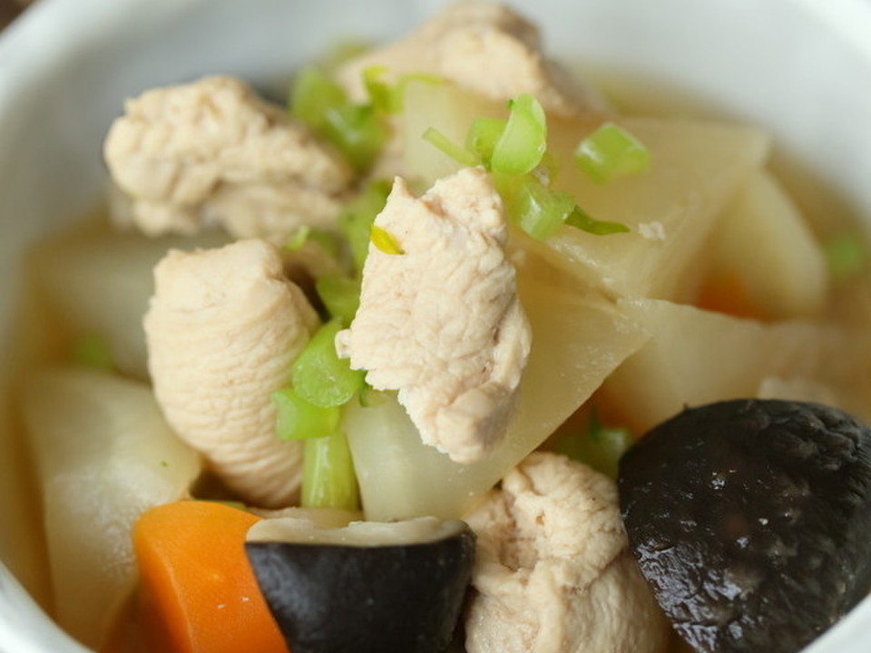 大根と鶏むね肉の優しいお味の煮物