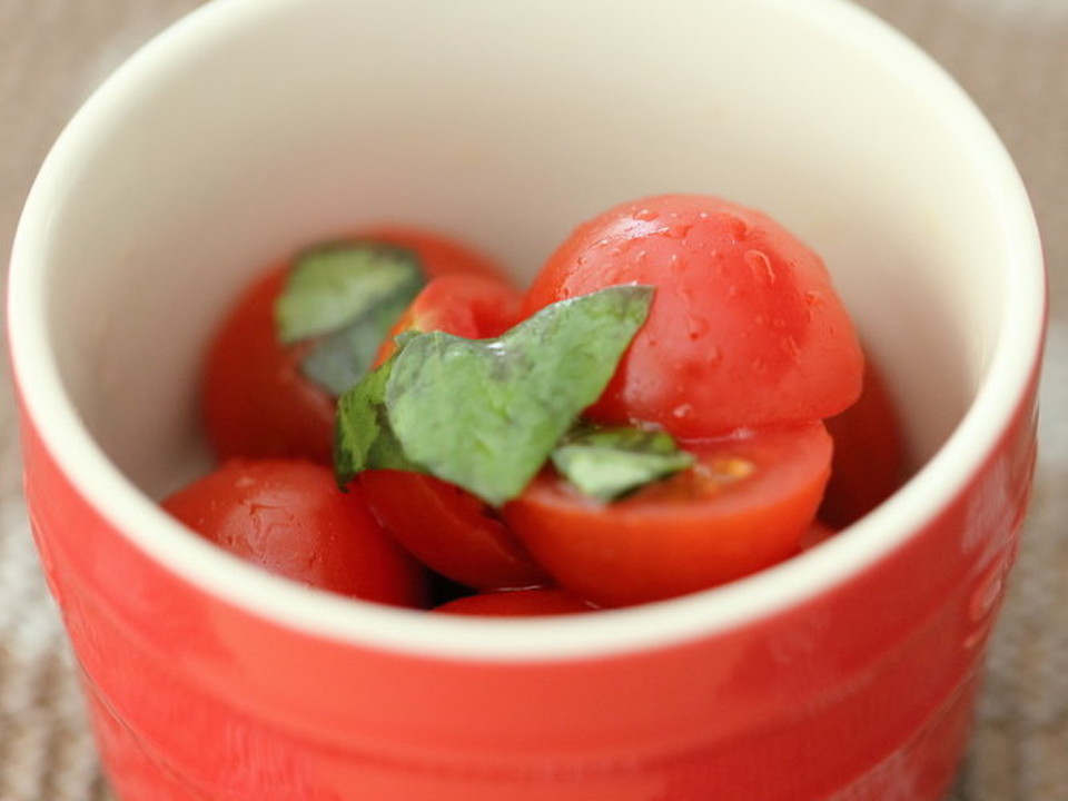 ミニトマトとバジルのマリネ