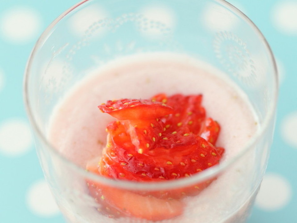 苺とホイップクリームで作るゼリー