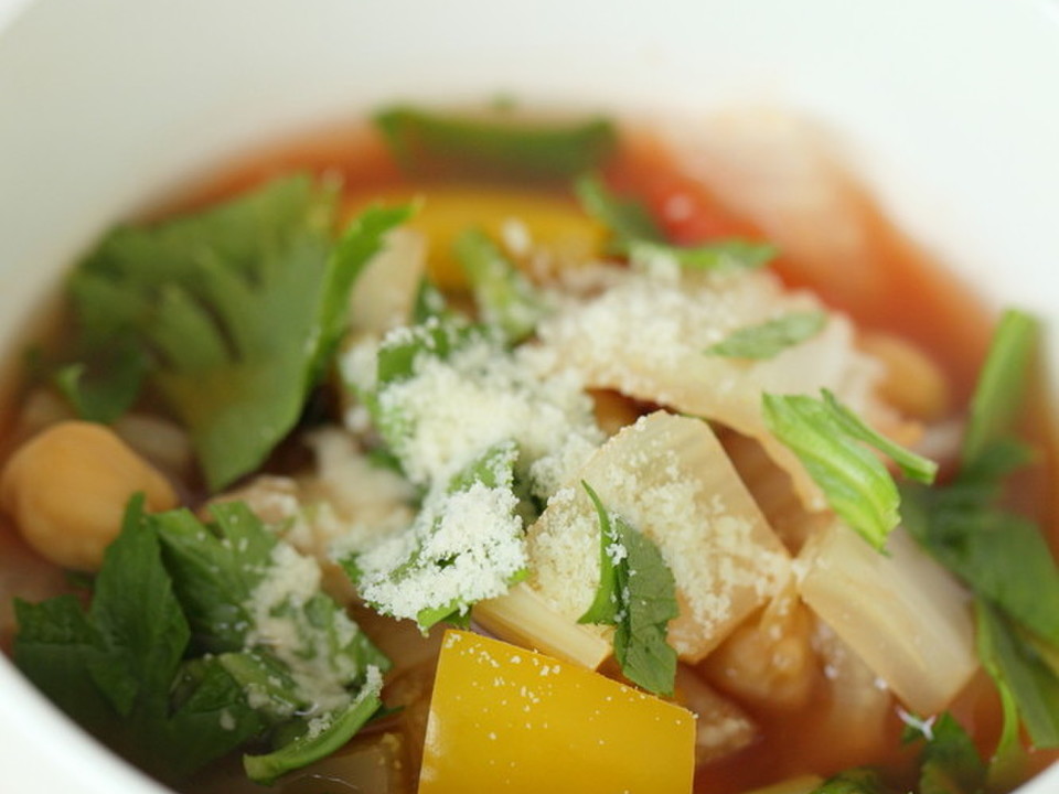 ざく切り香り野菜とひよこまめのスープ