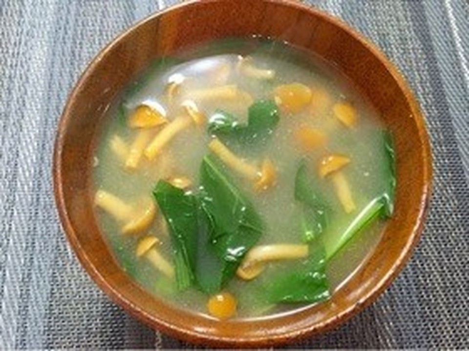 小松菜となめこの味噌汁