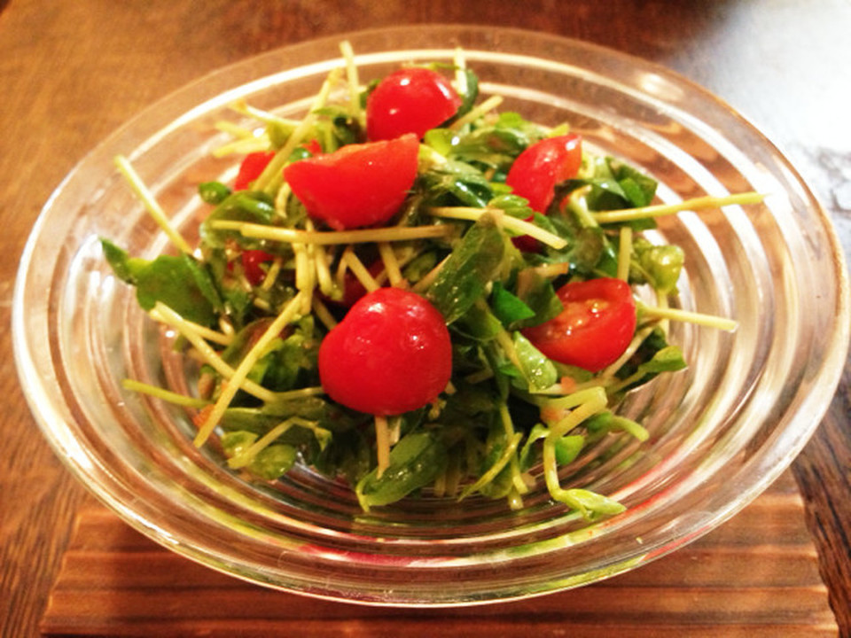 豆苗とミニトマトの和風サラダ