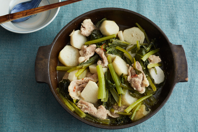 豚肉・里いも・小松菜のにんにくみそ蒸し鍋