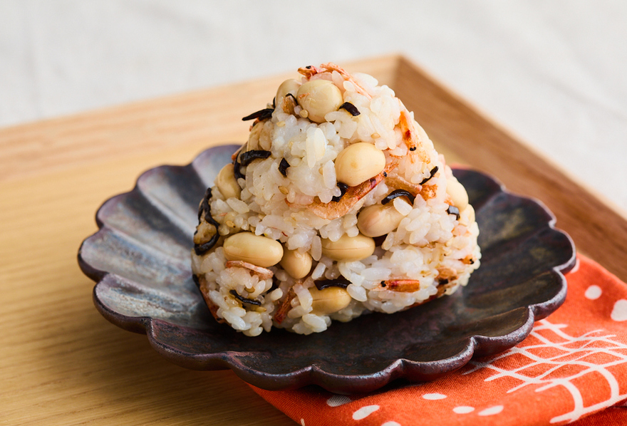 桜えびと大豆の塩昆布おにぎり