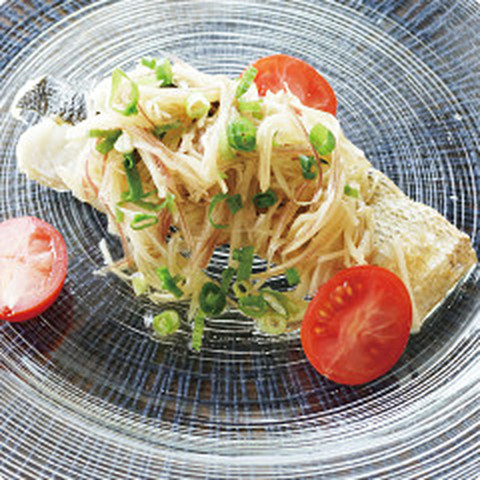切り身魚の香味野菜ソース