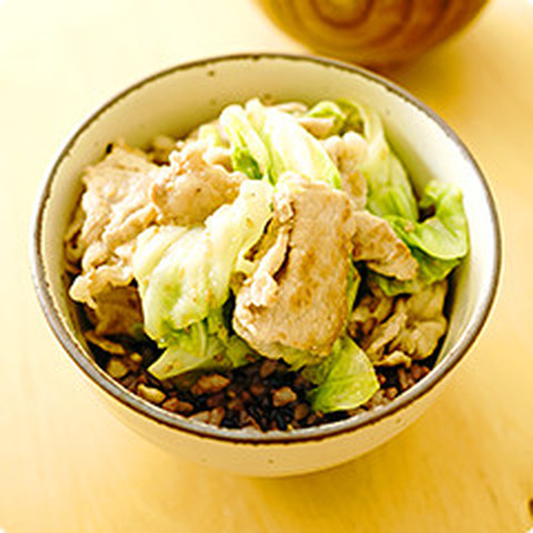 豚肉とキャベツのごまみそ丼